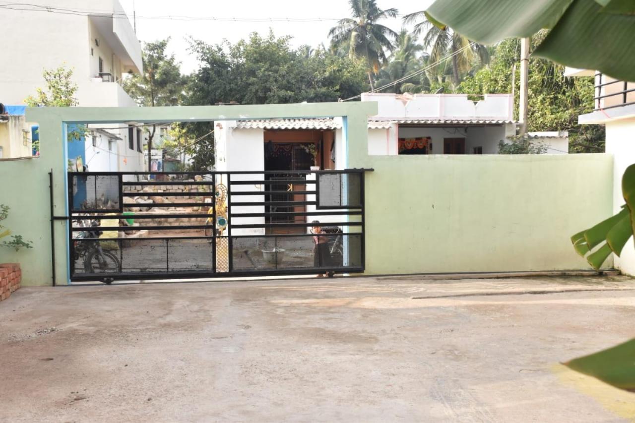 Coconut Homestay 亨比 外观 照片